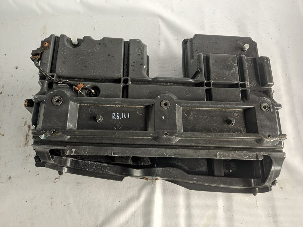 ящик инструментальный правый б/у - 1